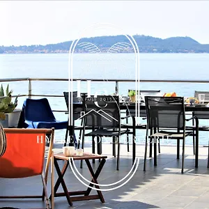 https://maison-sur-leau-hyeres-almanarre-parkings-clim-wifi.aixenprovencehotels.org